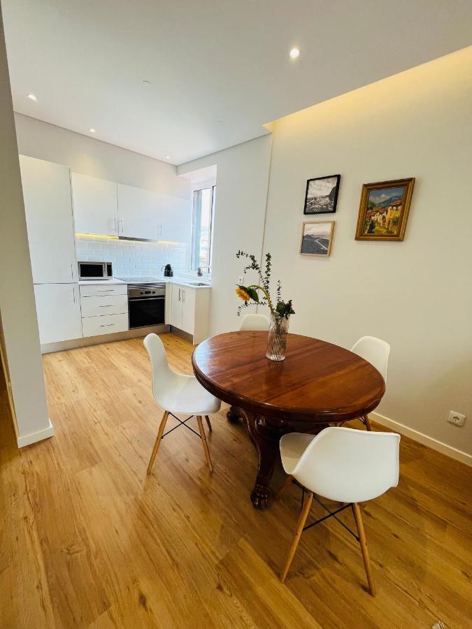 Lovely 2-bedroom Unit In Historic Apartment