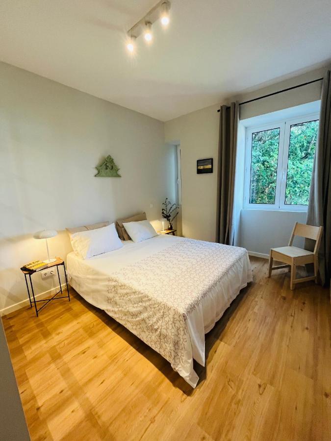 Lovely 2-bedroom Unit In Historic Apartment *